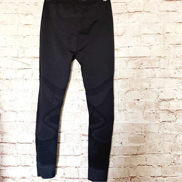 Fabletics seamless eyelet mesh compression leggings - Picture 4 of 4